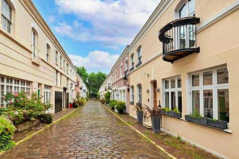 2 bedroom apartment to rent, Ennismore Gardens Mews, London