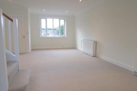 2 bedroom end of terrace house to rent, St Marys Road, Frinton-on-Sea CO13