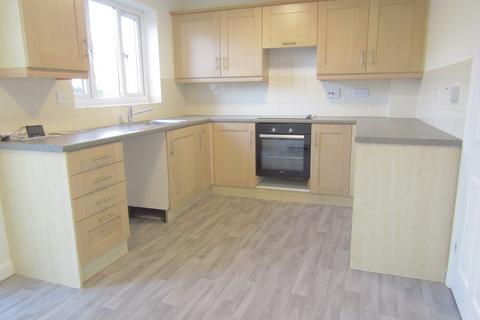 2 bedroom end of terrace house to rent, St Marys Road, Frinton-on-Sea CO13