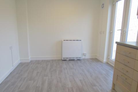 2 bedroom end of terrace house to rent, St Marys Road, Frinton-on-Sea CO13