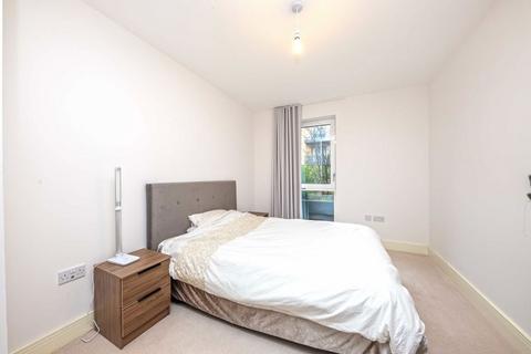 2 bedroom flat to rent, Lion Wharf Road, Old Isleworth TW7