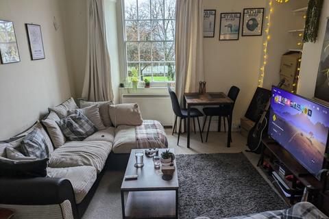 2 bedroom apartment to rent, The Square, Penryn TR10