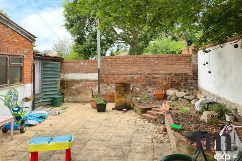 3 bedroom end of terrace house for sale, Albion Street, Colchester CO5