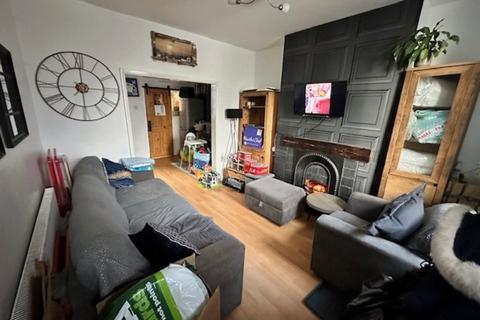 2 bedroom terraced house to rent, Kingsland Terrace, Leeman Road