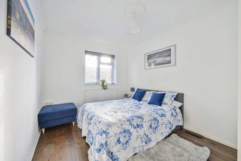 3 bedroom flat to rent, Thursley Gardens, Southfields, London, SW19