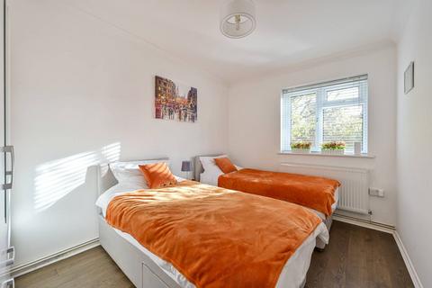 3 bedroom flat to rent, Thursley Gardens, Southfields, London, SW19