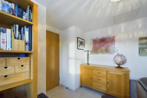 16 Berwick Brae, Perth, PH2 0TN