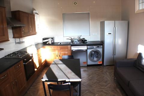 4 bedroom apartment to rent, Camden Road, Holloway