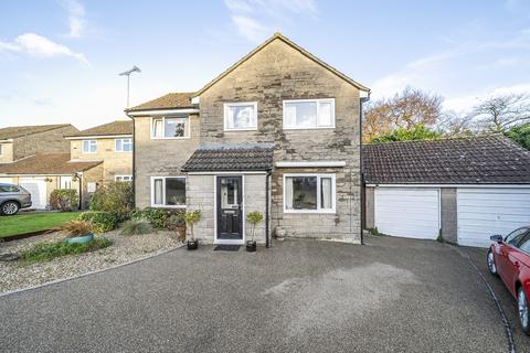 4 bedroom detached house for sale, St. Nicholas Close - Popular Cul-de-Sac Location