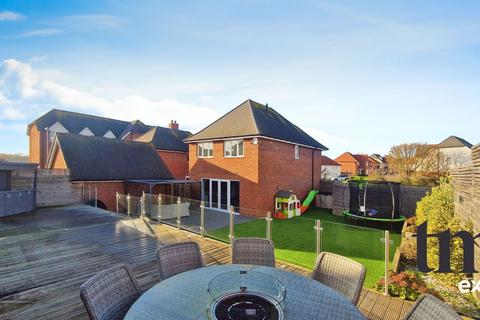 4 bedroom detached house for sale, Broomfield Way, Braintree CM7