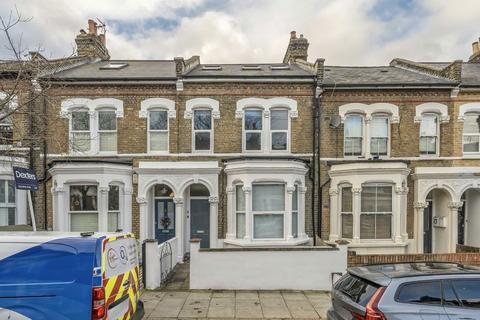 3 bedroom flat to rent, Gowlett Road, London SE15