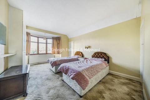 87 Addington Road, West Wickham, BR4 9BG