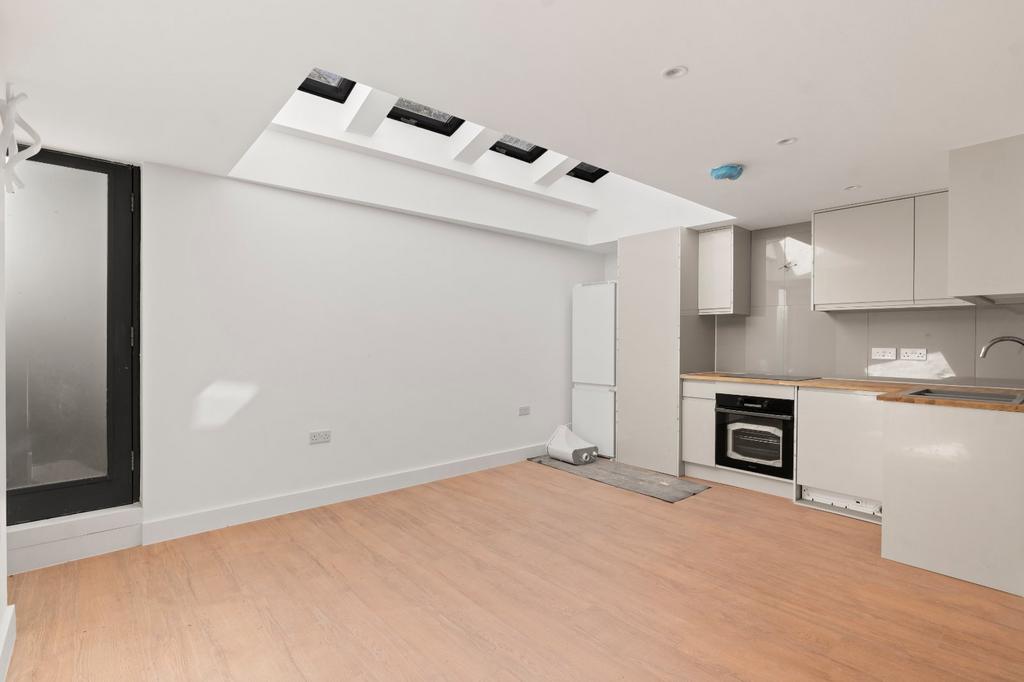 Apartment in Islington - View 2