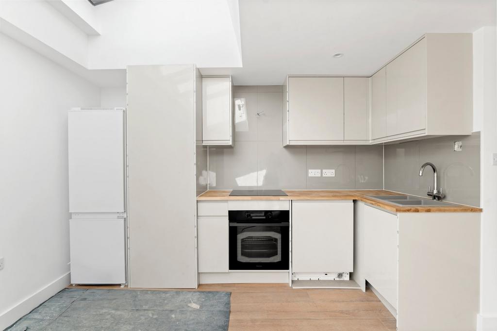 Apartment in Islington - View 3