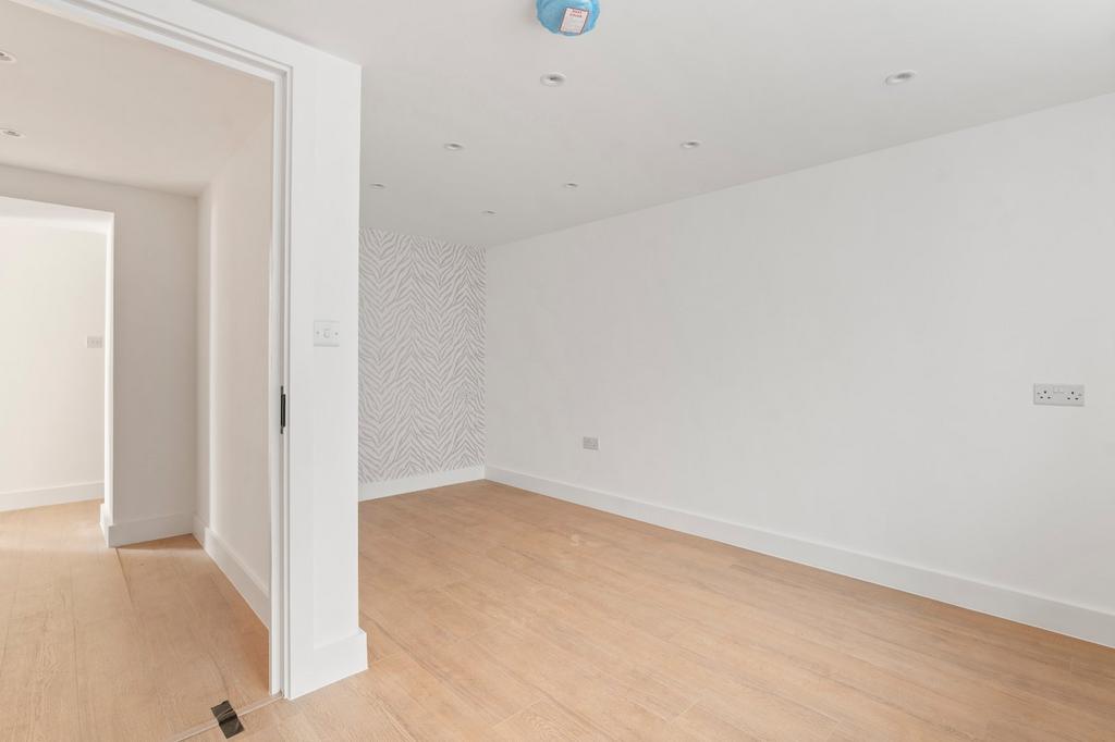 Apartment in Islington - View 5