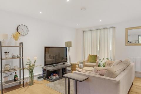 2 bedroom flat for sale, Edgeley Road, London