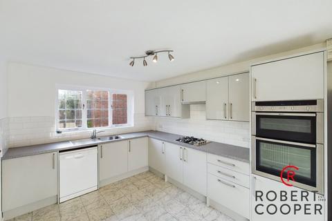 4 bedroom detached house to rent, Deerings Drive, Pinner, HA5