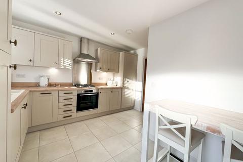 2 bedroom end of terrace house for sale, BLACKBIRD CLOSE, WALTHAM