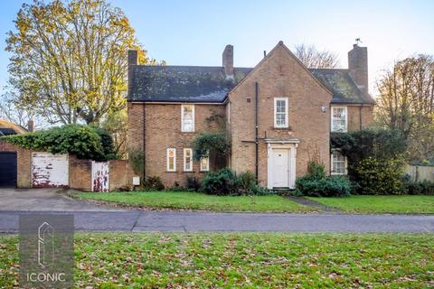 4 bedroom detached house for sale, Dowding Road, Old Catton, Norwich