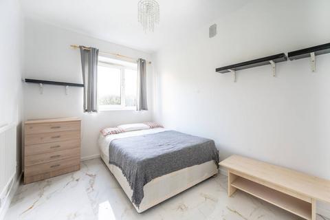 2 bedroom flat to rent, Somerford Grove, Hackney, London, N16