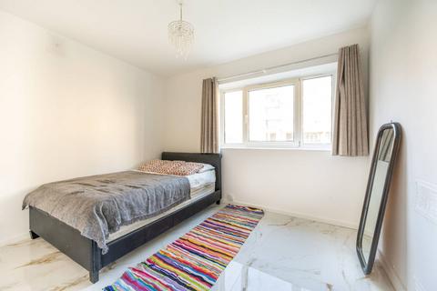 2 bedroom flat to rent, Somerford Grove, Hackney, London, N16