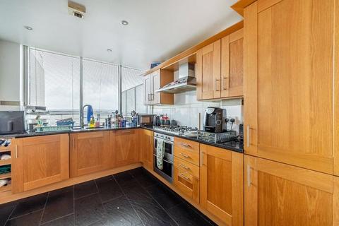 2 bedroom penthouse for sale, Centurion House, Station Road, Edgware, Middlesex, HA8 7JQ