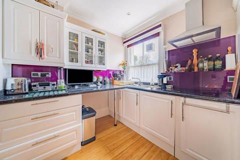 2 bedroom flat for sale, Station Road, Wadhurst, East Sussex