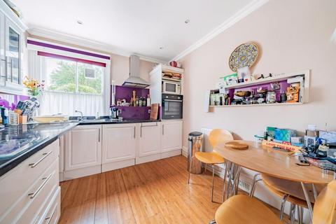 2 bedroom flat for sale, Station Road, Wadhurst, East Sussex