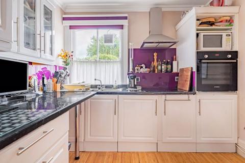 2 bedroom flat for sale, Station Road, Wadhurst, East Sussex