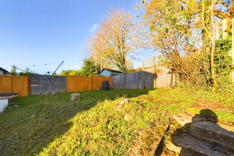 7 Gomshall Gardens, Kenley, CR8 5AH