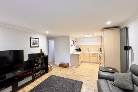 1 bedroom apartment for sale, Tiller Grove, Four Oaks, Sutton Coldfield, B75 5TT