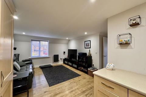 1 bedroom apartment for sale, Tiller Grove, Four Oaks, Sutton Coldfield, B75 5TT