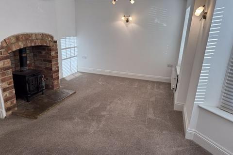 4 bedroom semi-detached house to rent, Braunston