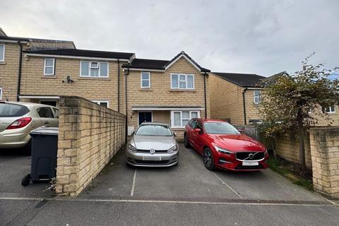 3 bedroom end of terrace house to rent, Bulay Road, Huddersfield