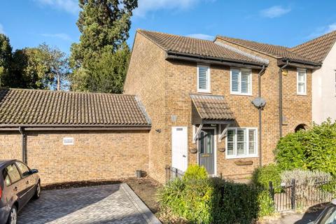 3 bedroom terraced house to rent, Churchfield Road, Walton-On-Thames