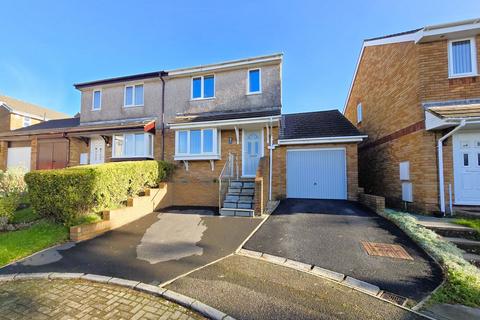 3 bedroom semi-detached house for sale, Hallett Close, Saltash PL12