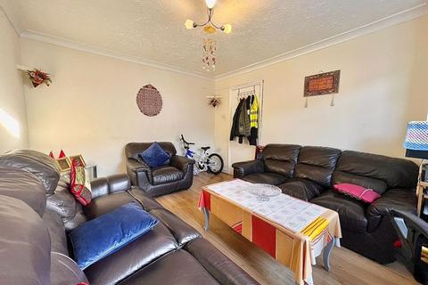 3 bedroom semi-detached house for sale, Thirlstone Road, Luton