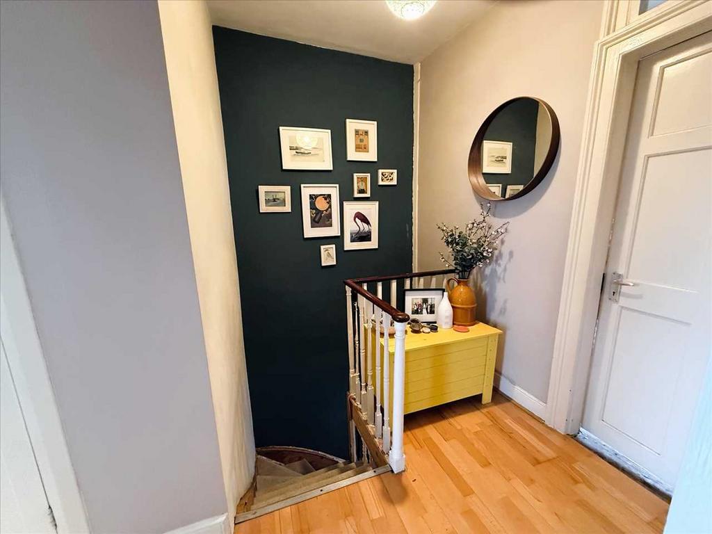 Family Bathroom /
