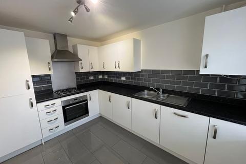 4 bedroom semi-detached house to rent, Dunstable LU6