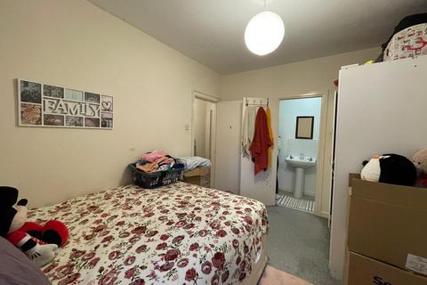 1 bedroom property to rent, Christchurch Road