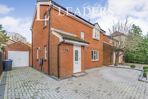 3 bedroom detached house to rent, Bakers Way, Capel