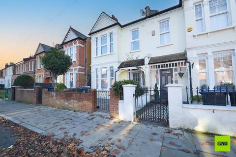 3 bedroom semi-detached house to rent, Robinson Road, London SW17