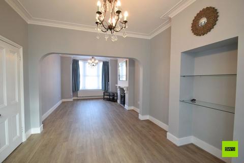 3 bedroom semi-detached house to rent, Robinson Road, London SW17