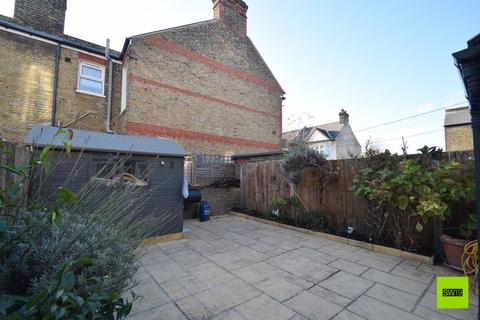 3 bedroom semi-detached house to rent, Robinson Road, London SW17