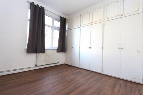 2 bedroom flat to rent, Lincoln Way, Enfield EN1