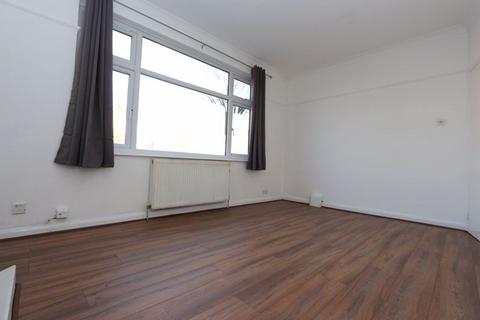 2 bedroom flat to rent, Lincoln Way, Enfield EN1