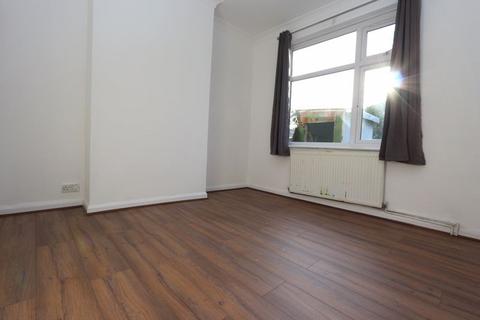 2 bedroom flat to rent, Lincoln Way, Enfield EN1