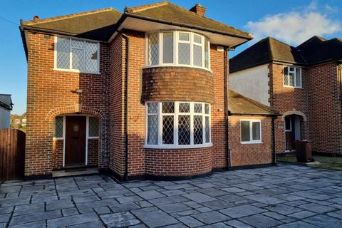 4 bedroom detached house to rent, Hays Walk, Sutton