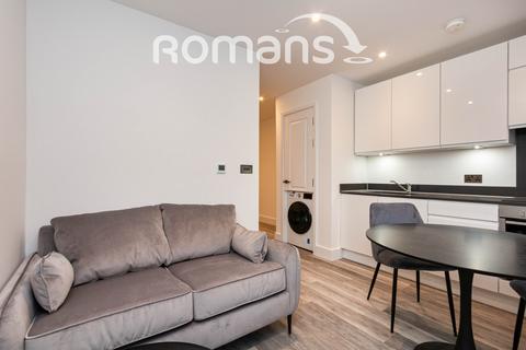 Studio to rent, Lyon Way