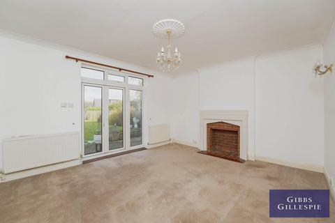 4 bedroom detached house to rent, Evelyn Avenue, Ruislip HA4 8AA